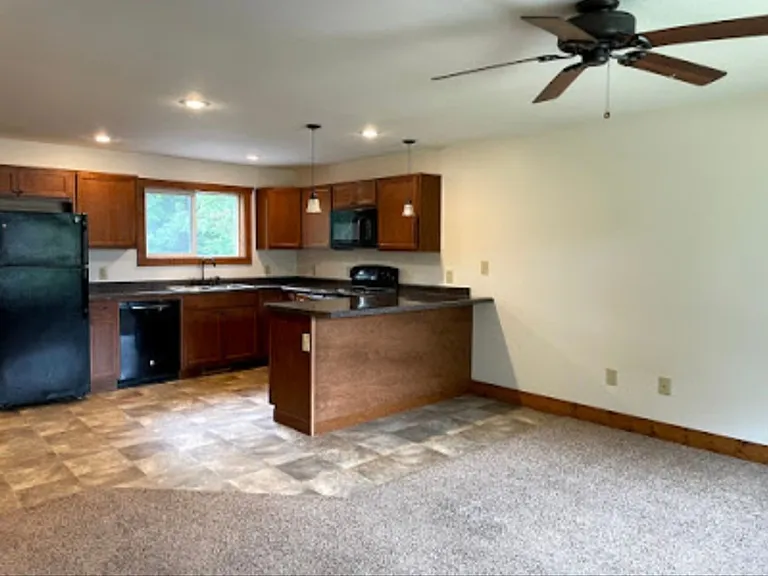 221 Maple St — Photo 3