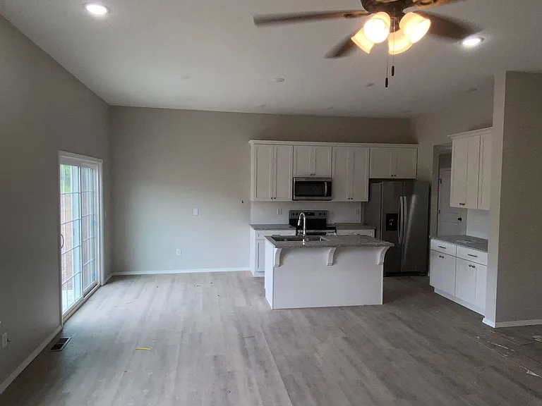 406 E Wright St — Photo 11