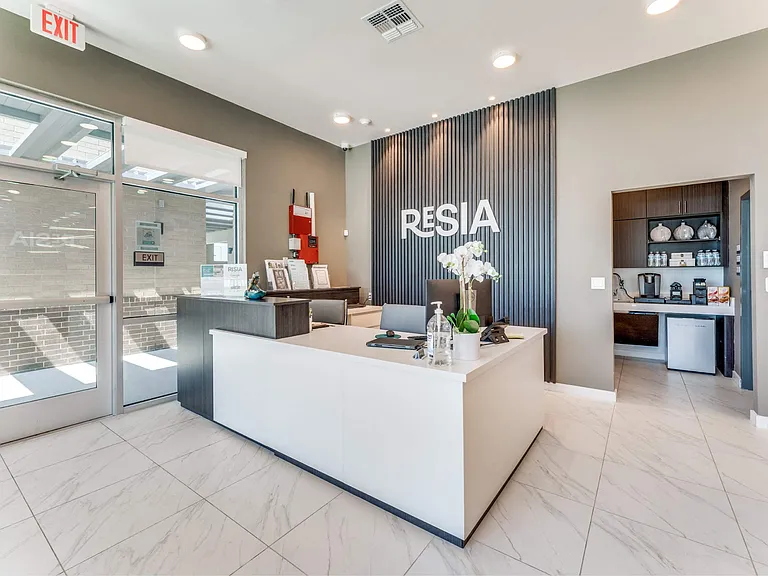 Resia Hutto Square — Photo 13