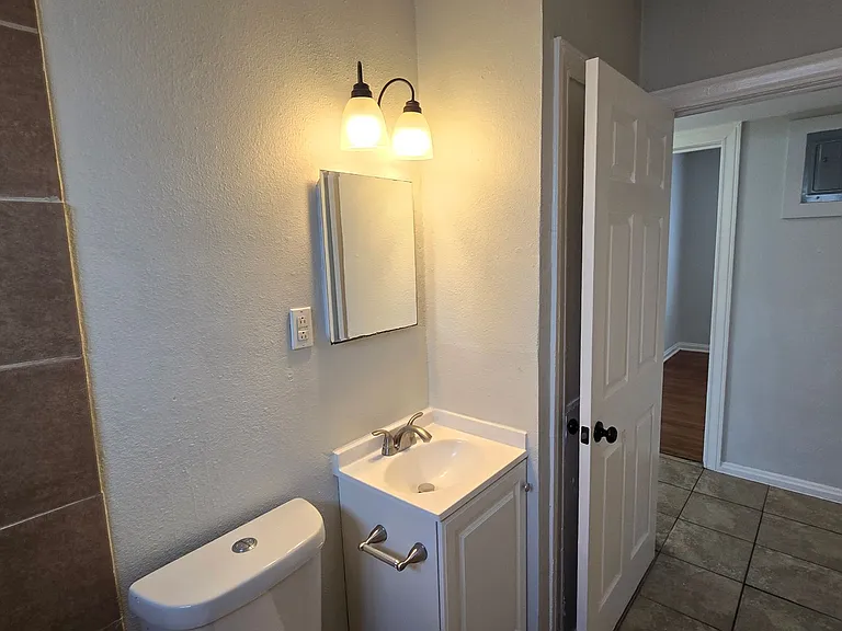 1802 W Gramercy Pl — Photo 17