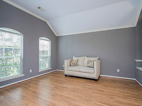3rd image of 13815 Carrington Ln