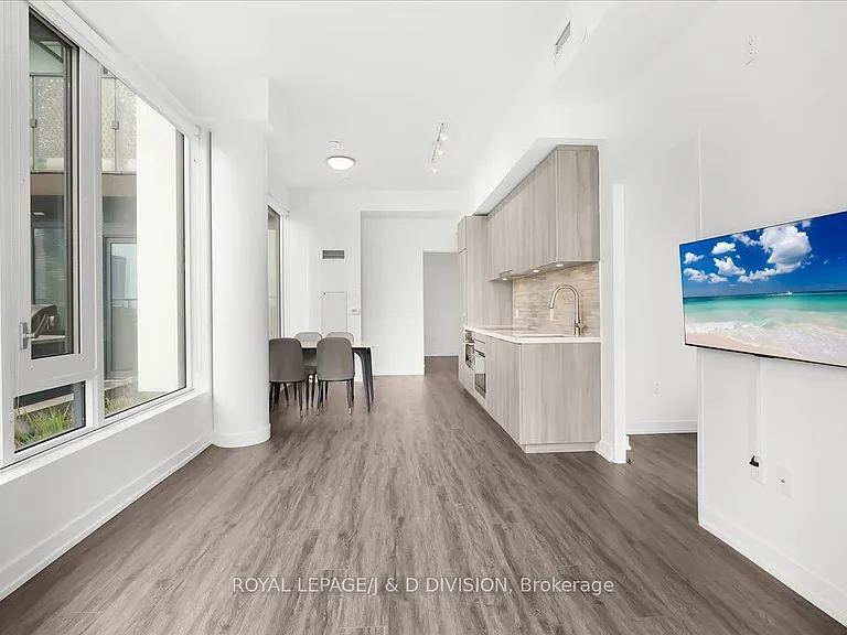 158 Front St E #1018 — Photo 11