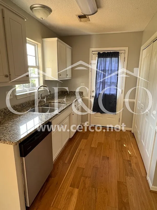 3 bed, 2.0 bath, 1332 sqft, $1,695 — Photo 2