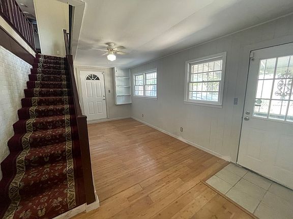 4th image of 402 Gornto Rd