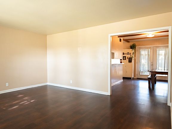 4th image of 413 E Lindbergh Blvd