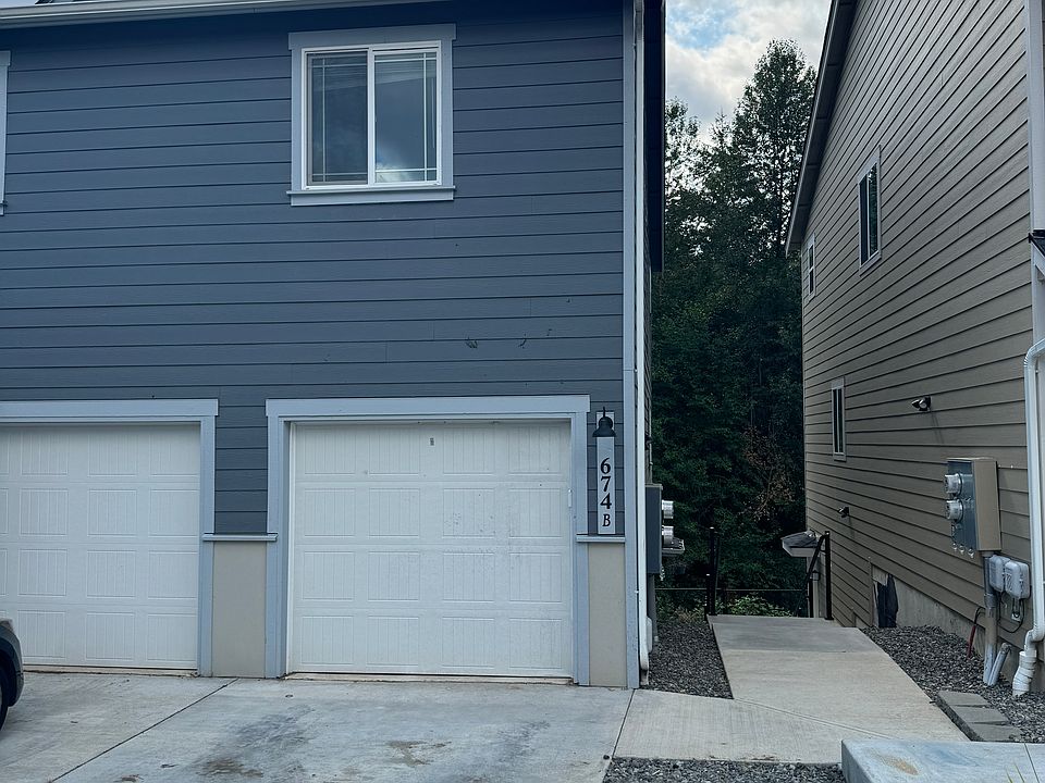1st image of 674 Hansen St SE #B