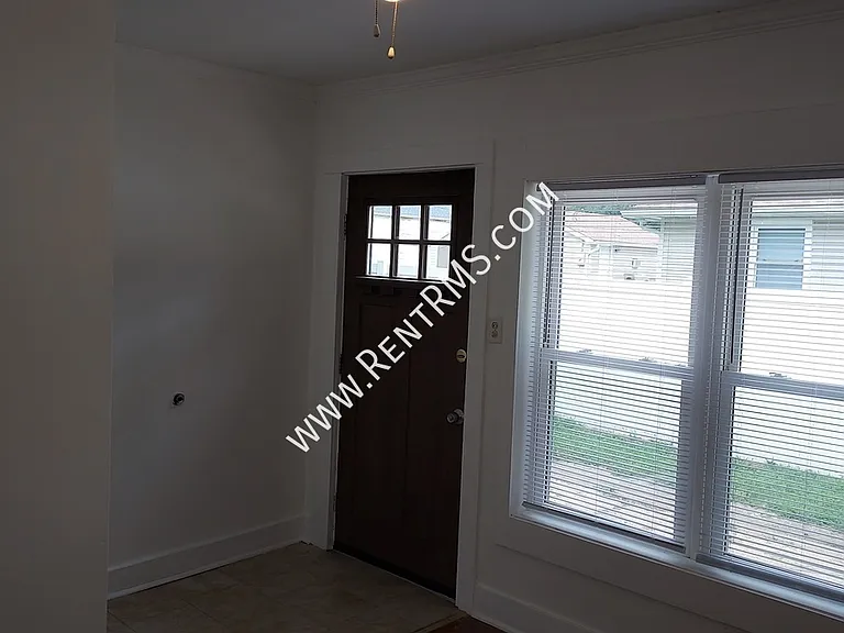 709 SW Medford Ave — Photo 7