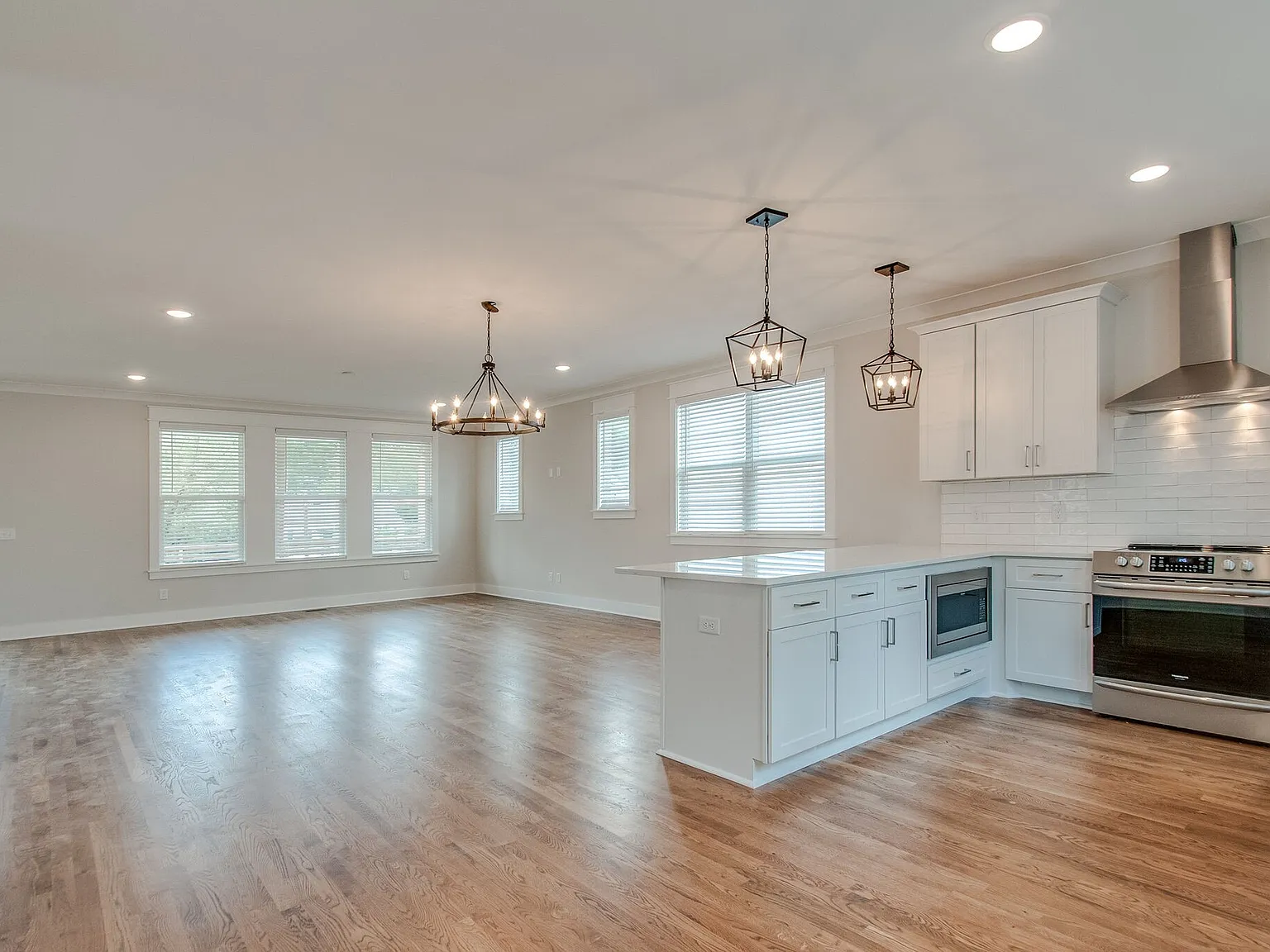 3 bed, 3.5 bath, 2196 sqft, $3,325 — Photo 3