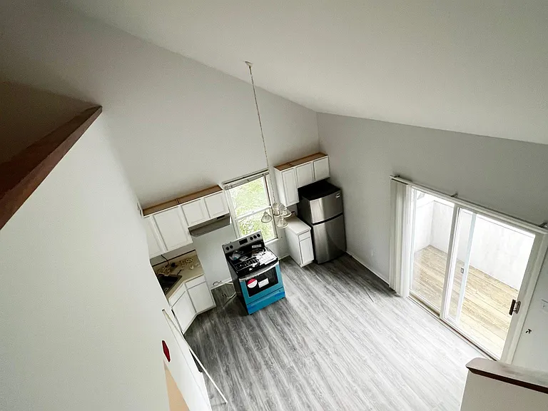58 E Oakland Ave #6 — Photo 4