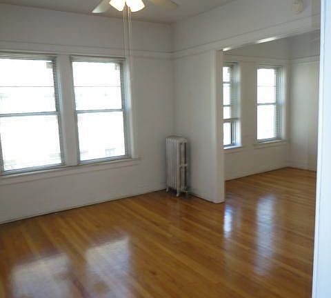 4th image of 1918 W Winona St #2D