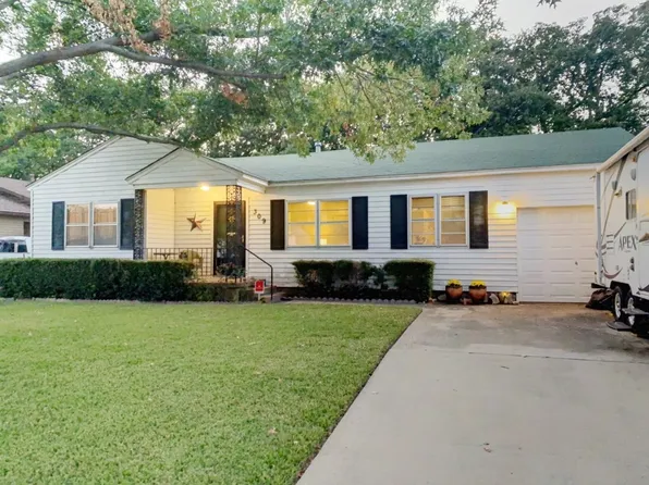 309 Charles Dr, Irving, TX 75060