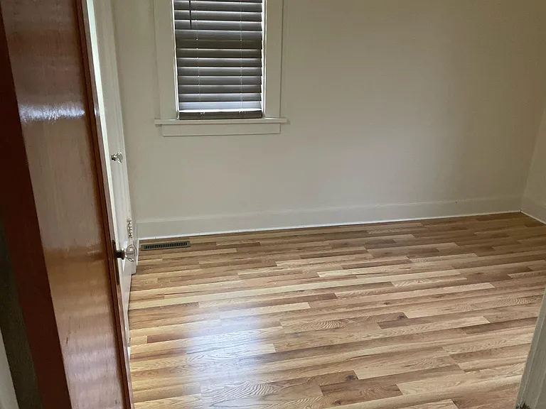 314 E 3rd Ave — Photo 20