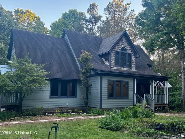 221 Pleasant Hill Dr, Holly Springs, MS 38635