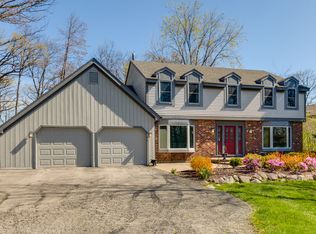1858 White Fence Ln, Green Oaks, IL
