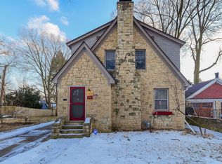 216 Lawndale Ave, Aurora, IL 60506