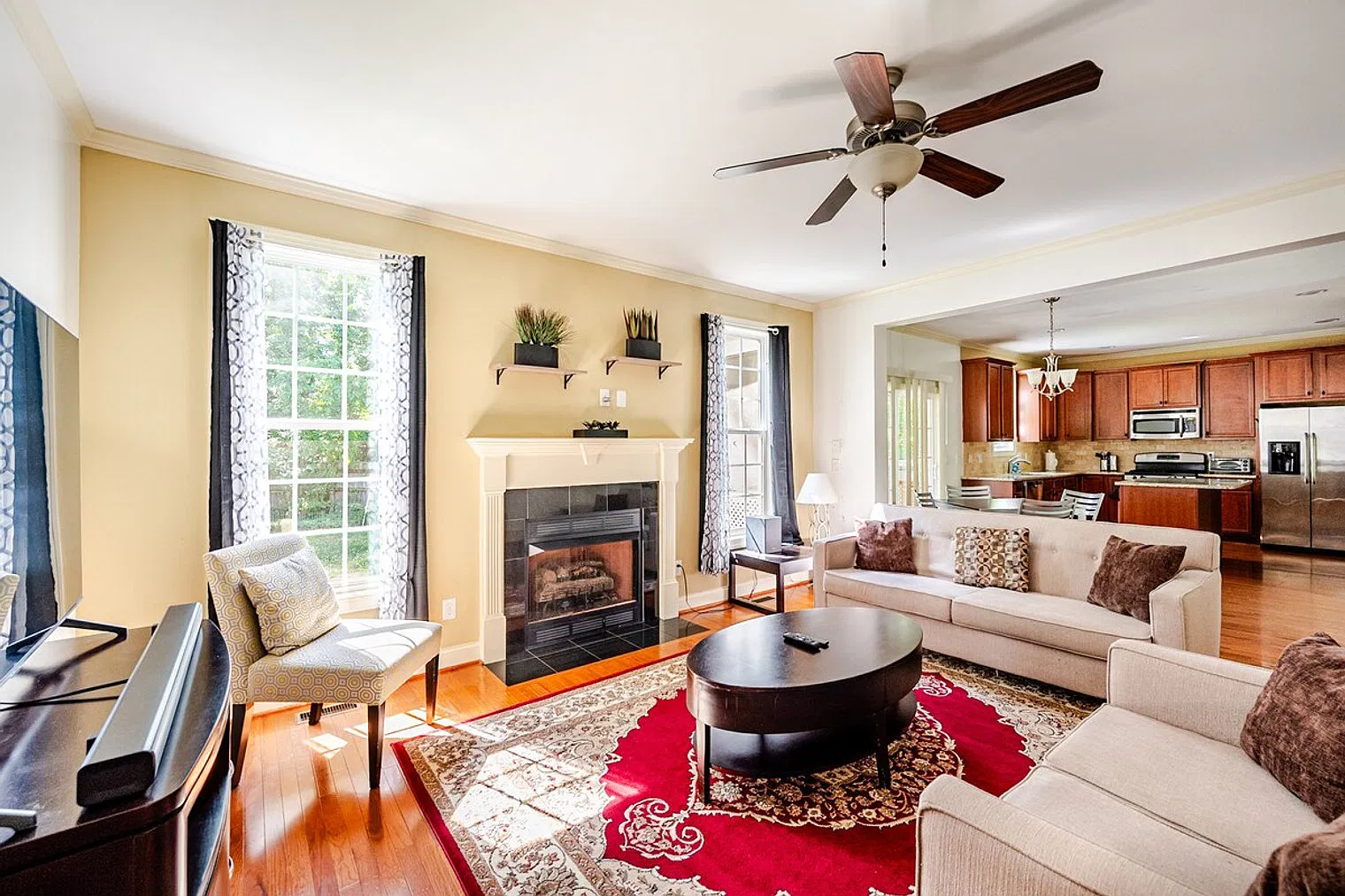4 bed, 2.5 bath, $7,122 — Photo 2