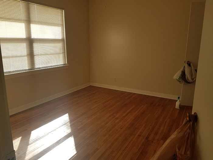 2nd image of 205 Hampton Ln