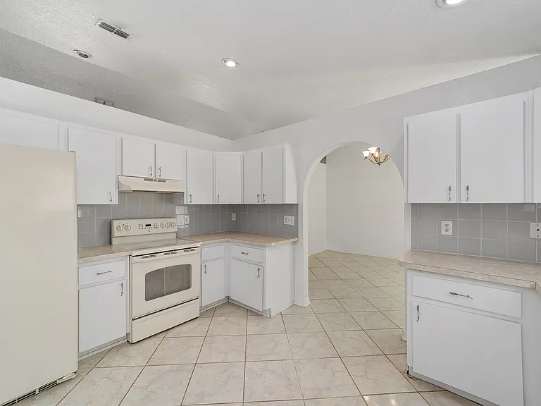 12136 SW 41st Pl — Photo 12