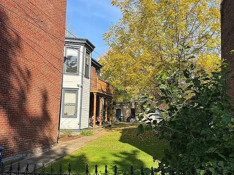 1416 Sheffield St — Photo 15
