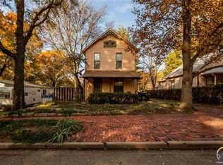 2218 SW 2nd St, Topeka, KS 66606