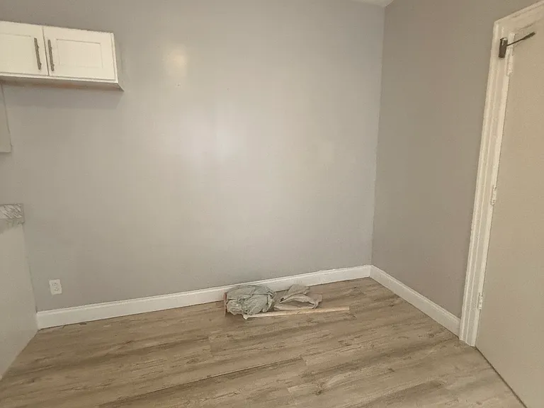 129 Schofield St #2R — Photo 3