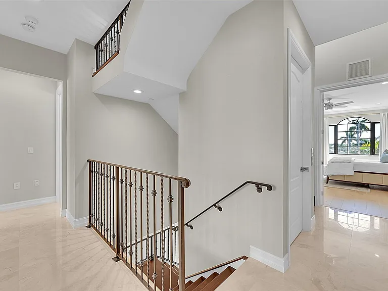 2254 SE 7th St — Photo 33