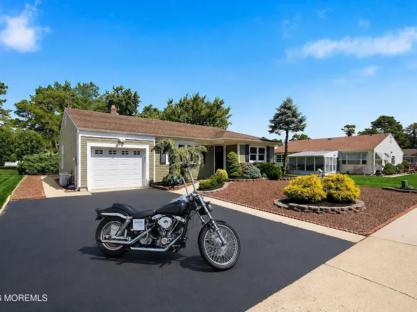 266 Westbrook Drive, Toms River, NJ 08757