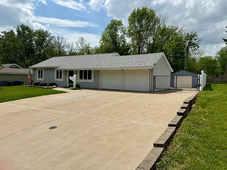 705 Saint Paul Ln — Photo 2