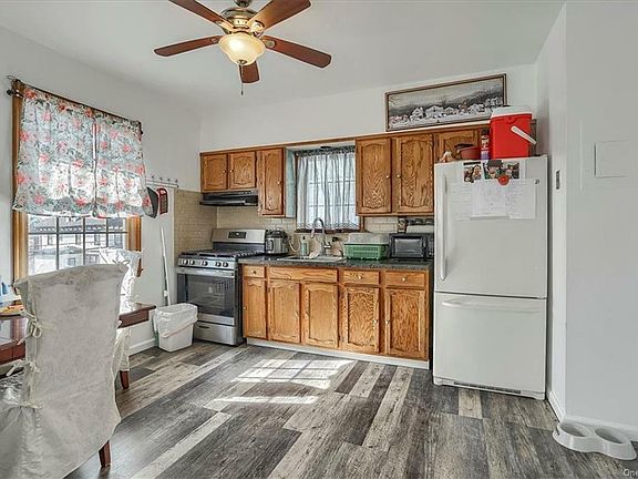 4th image of 145 Wallace Ave