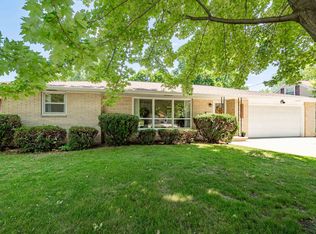413 E Allouez Ave, Green Bay, WI 54301