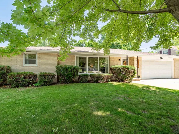 413 E Allouez Ave, Green Bay, WI 54301