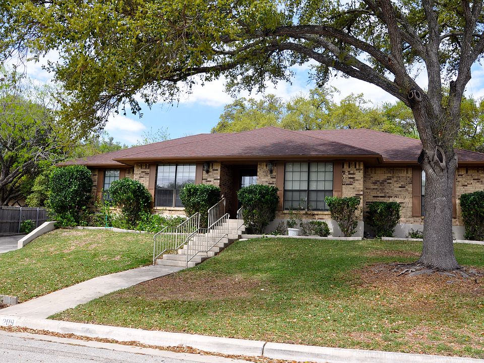 1st image of 209 E Tanglewood Dr
