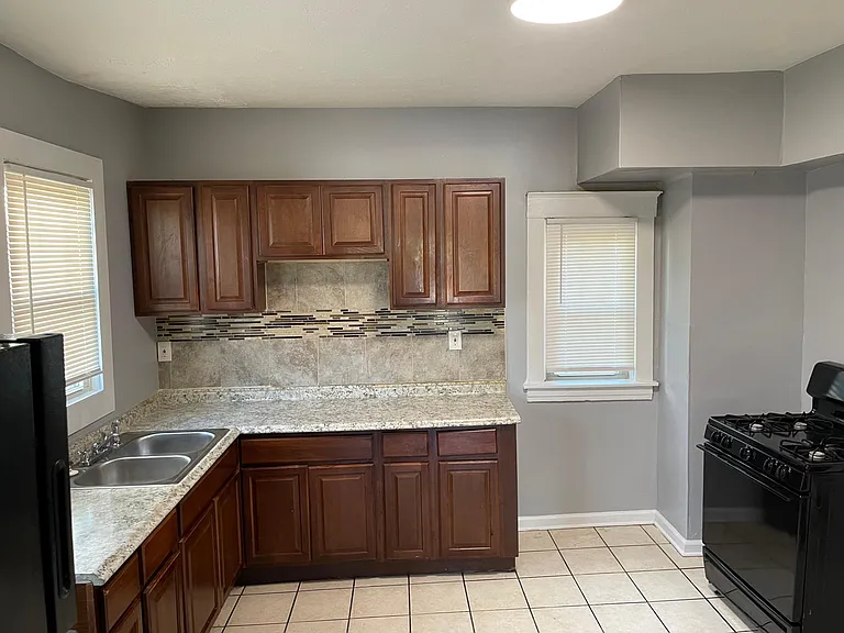 5522 Montgomery Rd — Photo 2