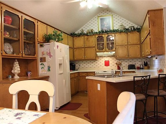 4th image of 115 Kelley Way