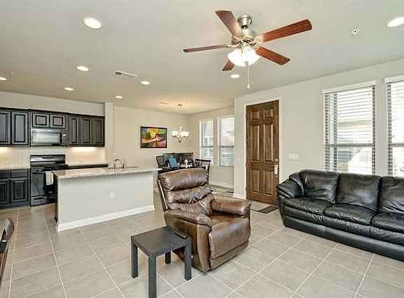 5th image of 13800 Lyndhurst St Unit 341