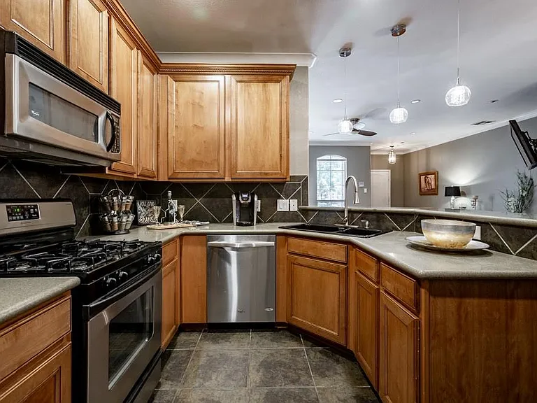 6868 Firenze Ln — Photo 30