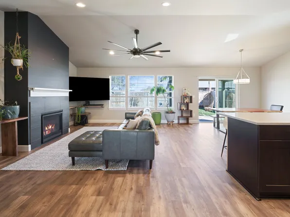 270 NW 33rd St, Redmond, OR 97756