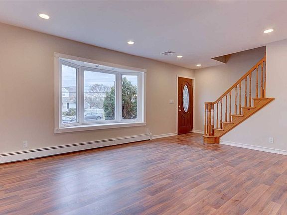3rd image of 8 Burkland Ln