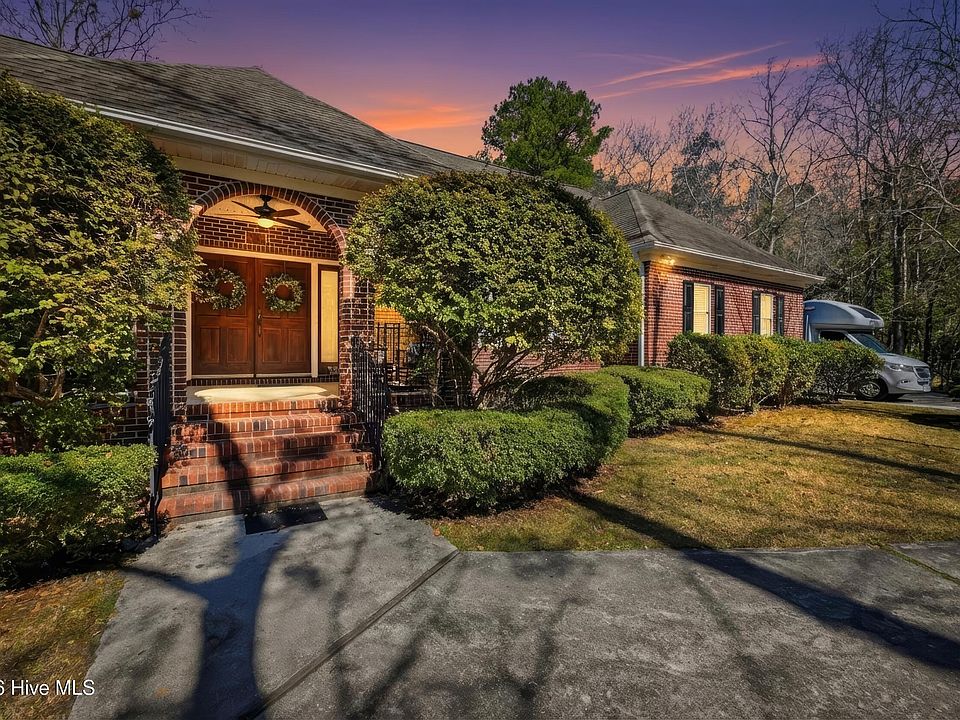 1st image of 122 Spring Chase Lane