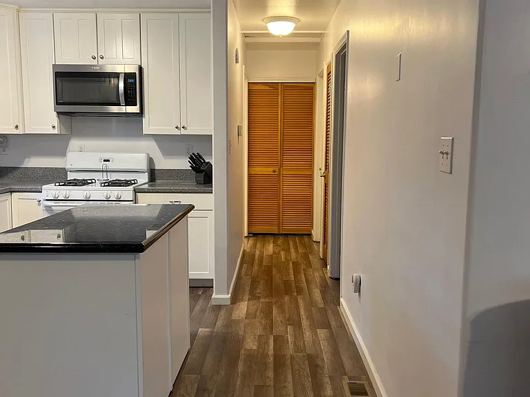 2576 Elwood Ave — Photo 5
