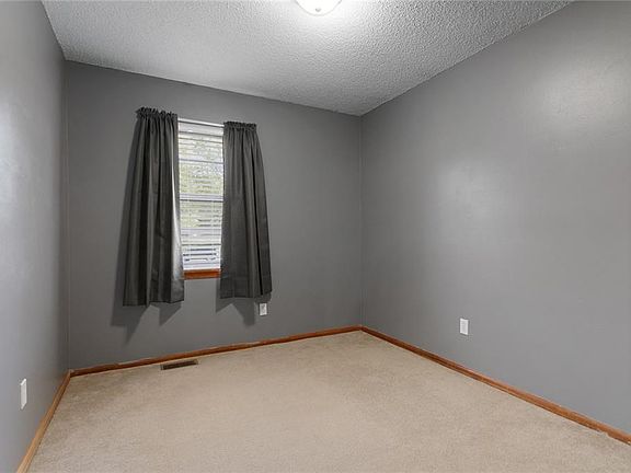 3rd image of 1456 Park Ln