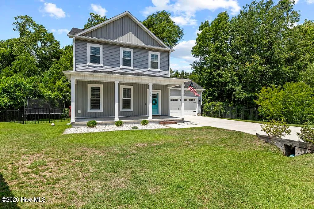 3 bed, 2.5 bath, 1682 sqft, $1,995 — Photo 2