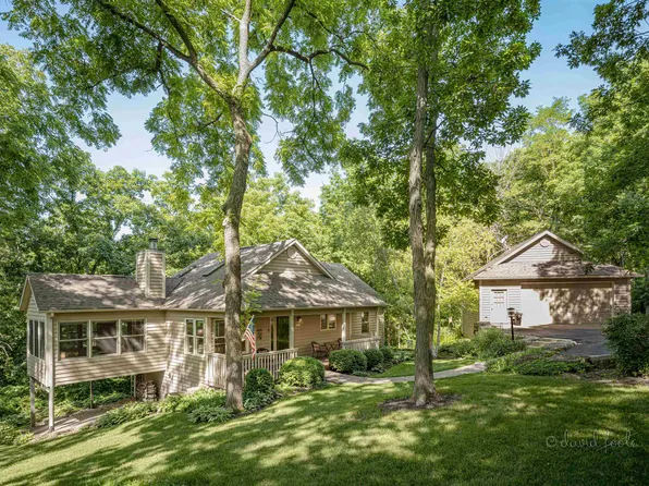 10 Hawthorn Ln, Galena, IL 61036