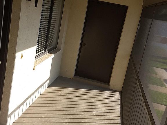 Outside front screened sitting area