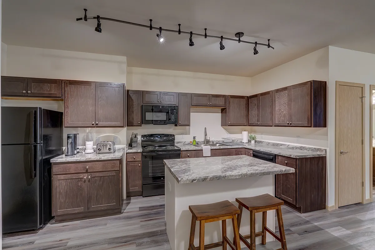 Fully stocked kitchen - 2128 Luann Ln #2