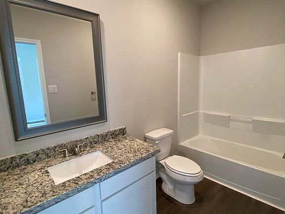 4th image of 10133 Barberry St