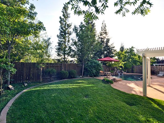 3rd image of 1056 Sandwick Way