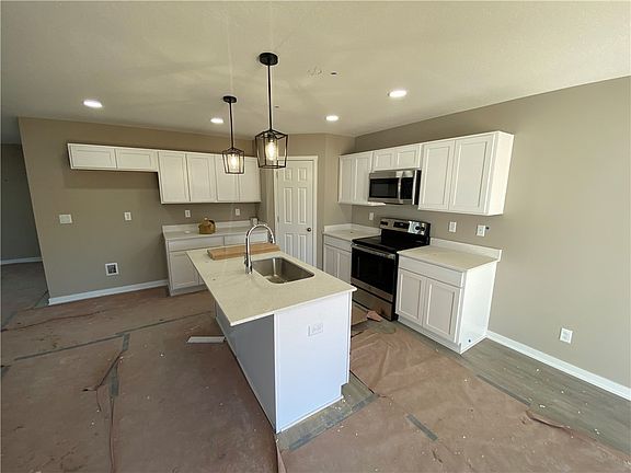 5th image of 1024 Adler Ct