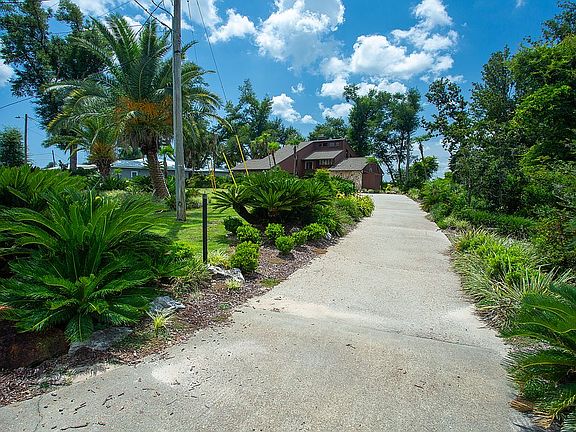 Front w long driveway