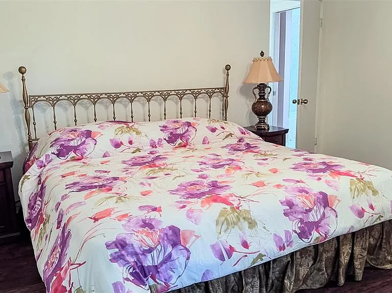 3895 Conine Dr E — Photo 9